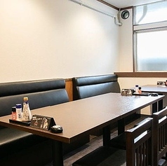 【店舗貸切：30～42名様】大規模宴会に◎開放感のある空間で一体感ある宴会を。30～42名様まで貸切大歓迎！店舗をまるごと貸し切ることで最大42名様までご利用いただけます。二次会や打ち上げなど大規模宴会も当店にお任せください！親しい仲間や会社の宴会、プライベートな空間で思い思いの時間をお過ごしいただけます。