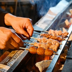 開店前から仕込むこだわりの炭火焼き