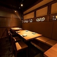 まるで第二の我が家にいるように、ほっとくつろいでお過ごしいただける空間です。接待からデート、プライベートな宴会まで、様々なシーンでご利用いただけます。こだわりもん一家の自慢の逸品とサービスを、落ち着いた店内でゆったりご堪能ください。