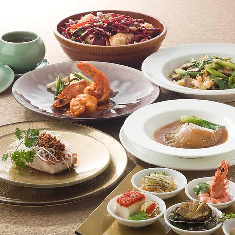 地上80mの夜景と、豪華な食材をおしみなく使った中華料理をお楽しみください。