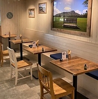 店内は一歩足を踏み入れると、まるでハワイのリゾート♪