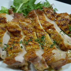 静岡県産 富嶽白鶏もも肉のグリル~焦バターソース~
