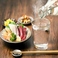 【単品飲み放題あり】当日注文OKで、会社帰りやお友達との集まりにぴったり!クーポン利用で日~木は無制限&2200円が1650円に♪さらに+550円で、120種以上が楽しめる「海酔MAX飲み放題」にグレードアップ可能。気軽にお得に楽しめるプラン、ぜひご利用ください!