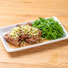 炙り鶏レバーのネギ塩だれ