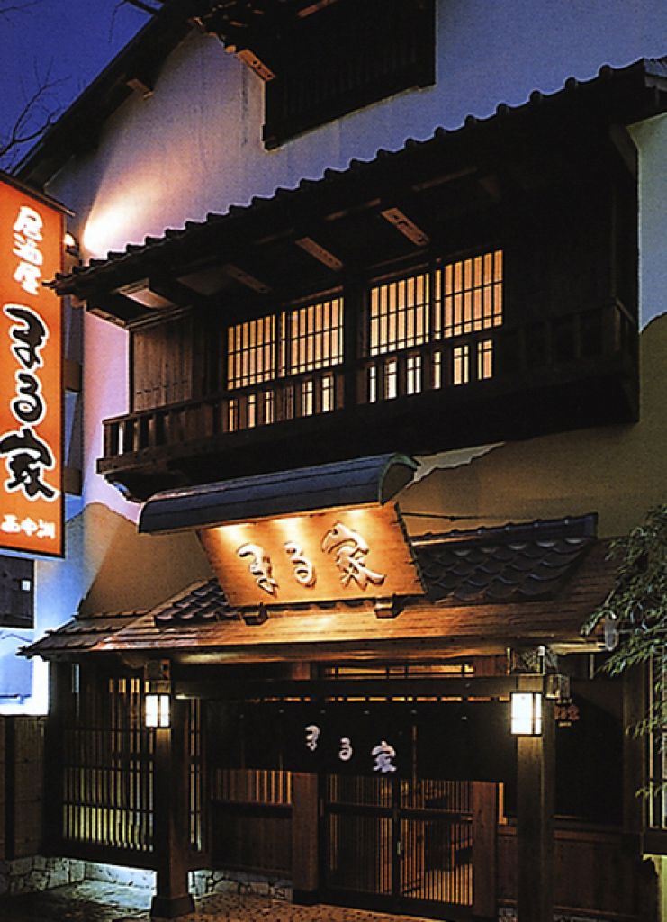 お店は天神から中洲への国体道路沿いにある和風家屋です。