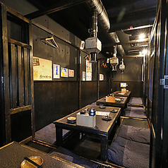 【35～40名様まで/フロア貸切】大人数宴会の際も、金の鶏にご相談ください！カジュアルなグループ宴会に程よい宴会スペースをご用意しております◎宴会向けの飲み放題付きコースや、お得なクーポンも充実！ぜひご活用ください♪