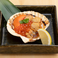 帆立のカニ醤油焼き（イクラ添え）　