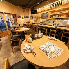 寿司と串と樽酒 栄店の雰囲気2