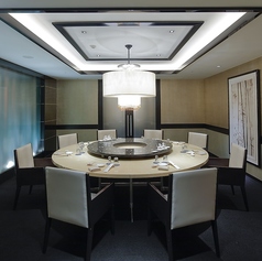 桃：8～12名様　※完全個室のご利用は10,000円以上のコースで承っております。