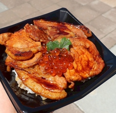 ぶた丼(いくらのせ)