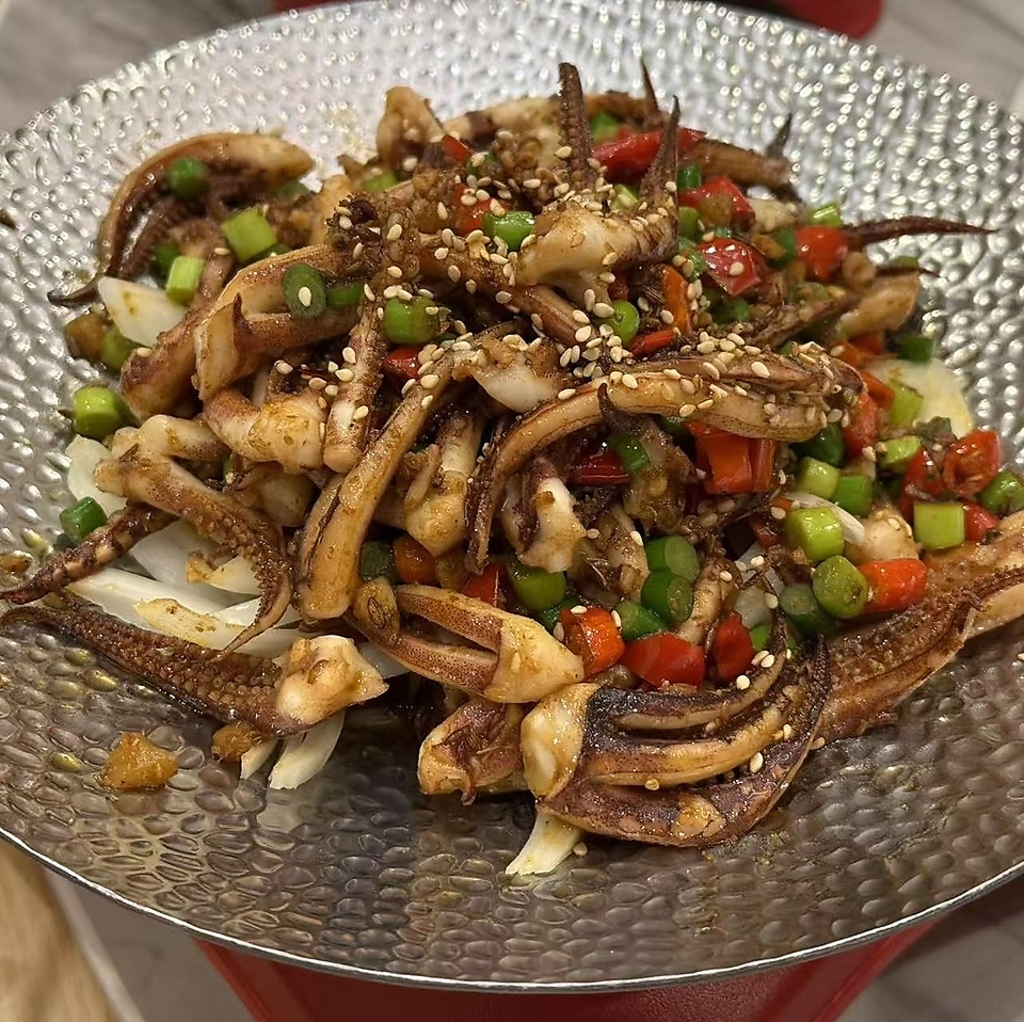 素材の深い味わいを引き出した料理がずらりと並びます！リラックスしてお食事をお楽しみください◎