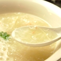 料理メニュー写真 蟹肉入りふかひれスープ