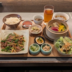 ホルモン 中華 小皿料理KAZU家のおすすめランチ3