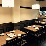 駅徒歩１分！全18席の店内はカウンターとテーブル有り！4000円(税込)以上のコースを20名～で貸切も◎