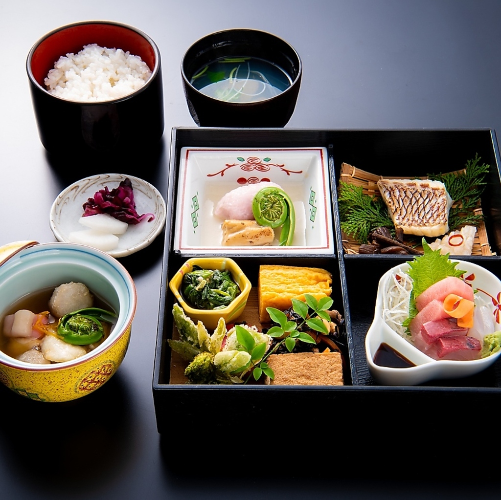 創業から続く人気メニュー『松花堂 和の彩弁当』