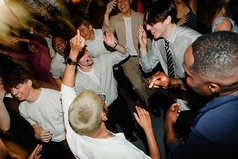 【店舗貸切OK！】40名様(土日祝は60名様)～、団体様のご来店・会社宴会・行事やイベントなどの予約も随時承ります。店舗側でイベントが組まれている可能性がありますので、日常・人数・ご予算など事前にご相談お願い致します♪