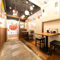 お客様の明るい声が飛び交う賑やかな店内☆楽しくワイワイお食事できます。机をくっつければ宴会仕様にも◎