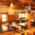広々とした余裕のたたみの掘りごたつ席は、35名までの宴会もOK。ゆったりくつろげると好評。