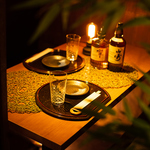 しっとりと落ち着いた雰囲気のお席で、自慢の料理やお酒をお楽しみ下さい。