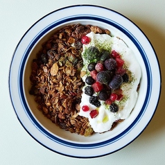 home made granola with yogurt and Matcha　自家製グラノーラ・ヨーグルト・抹茶パウダー