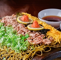 熱々の瓦の上で焼き上げた香ばしい『瓦そば』
