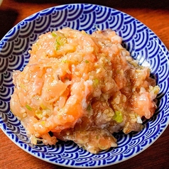 薬味たっぷり！サーモンなめろう