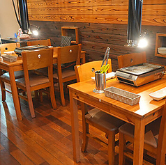 【8名テーブル】少人数での宴会にもピッタリ。各種コースもご用意可能ですので気軽にお問い合わせください。