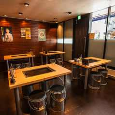 〈テーブル席4名×4〉広々としたスペースのテーブル席でお料理をお楽しみいただけます♪