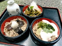 【昼の部メニュー】「割子蕎麦」1550円/小盛1400円