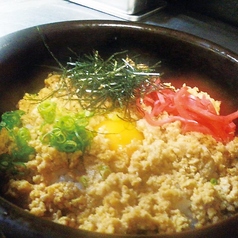 鶏そぼろと半熟卵の石焼ごはん