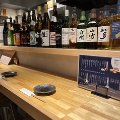 カウンター席が8席ございます。お一人様や少人数でのご利用にぴったりで、落ち着いた雰囲気の中でお食事をお楽しみいただけます。お仕事帰りや休日に、気軽に立ち寄ってリラックスした時間をお過ごしください！
