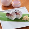 料理メニュー写真&nbsp;とらまる名物 肉厚さば寿司(2貫)