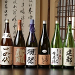 日本酒は拘りの品揃え。お料理との相性の良い物や希少銘酒を数多く取り揃えております。