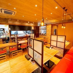 2～4名様掛けのテーブル席です。当店はランチ営業も行っておりますので、デートや女子会、ママ会にもおすすめです☆