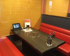 仕事帰りは同僚と、休日には家族とお食事をゆったりと楽しめるソファー席です。ゆったりとした空間で、家族や仲間と素敵なひと時を♪