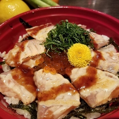 炙りトロサーモンとイクラの親子丼