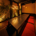 【10～12名様向け完全個室】大人数でまったり！掘りごたつタイプのお席は足をおろしてゆったりおくつろぎ頂けます！お得な飲み放題付宴会コースはリーズナブルなコースから豪華内容のコースまで様々なシーンに合わせて豊富にご用意しております。各種ご宴会に◎ご予約・ご相談もお気軽にお問い合わせくださいませ。