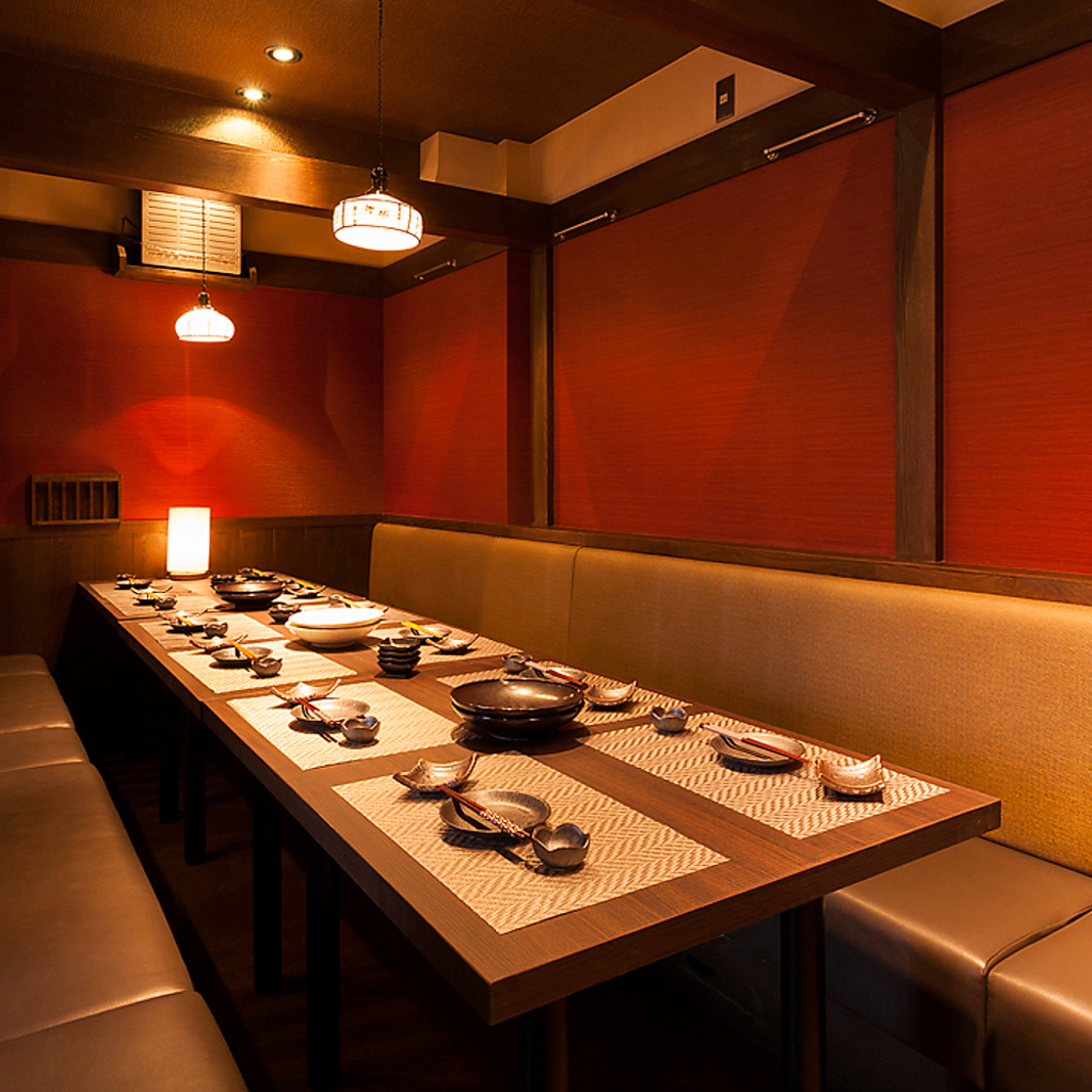 少人数の飲み会でも個室席で安心♪会社宴会でも団体様用の完全個室完備！宴会はお任せください！