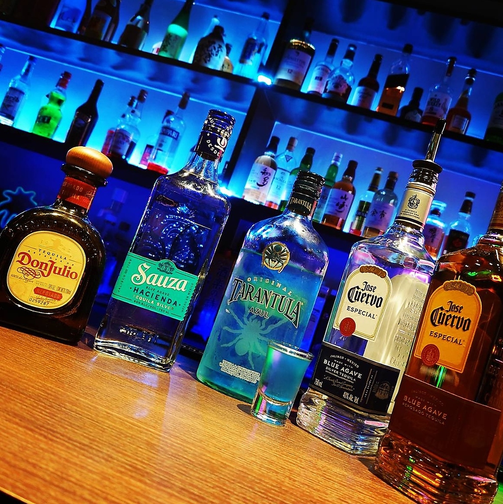 豊富なテキーラメニュー。タランチュラから、シャンパングラスで飲むラグジュアリーテキーラまで。