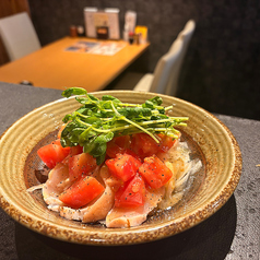 鶏たたきとトマトのカルパッチョ