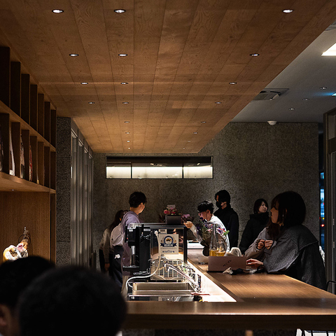 【居心地の良いインテリア空間で◆】カフェでラテ、ディナーでナチュールワインを◎