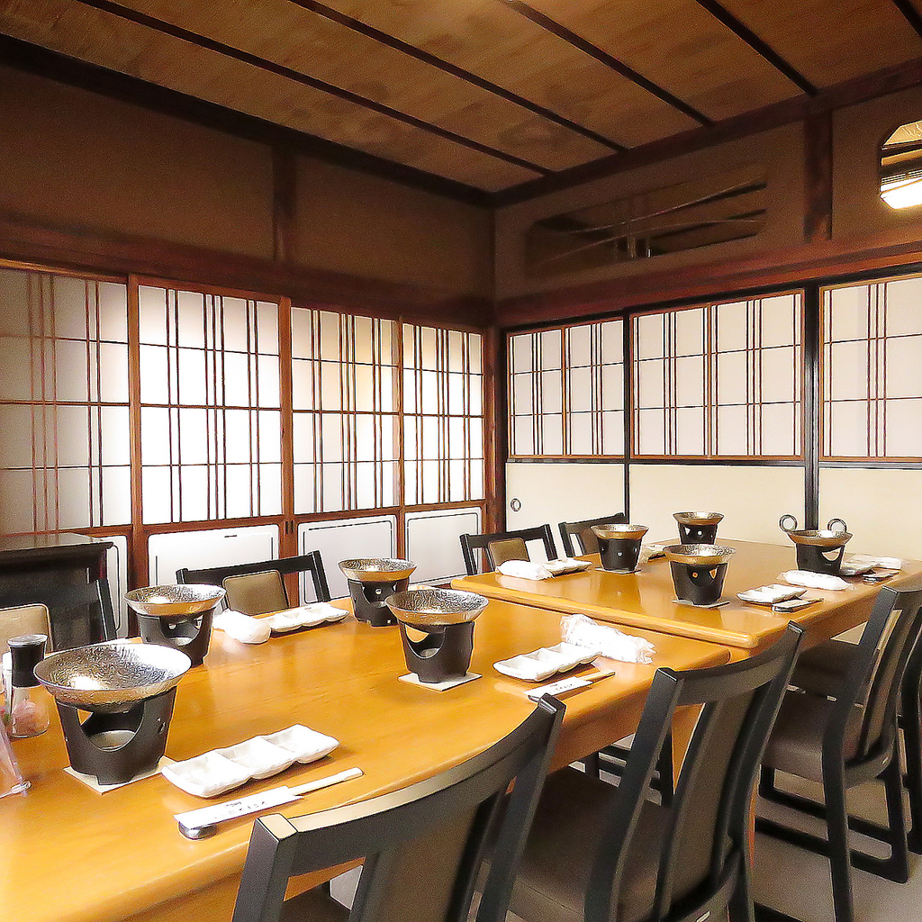 6名様用個室をご用意。周りを気にせず食事を愉しめます。仲間とのご宴会や大切な接待にもぴったり！