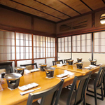 6名様用個室をご用意。周りを気にせず食事を愉しめます。仲間とのご宴会や大切な接待にもぴったり！