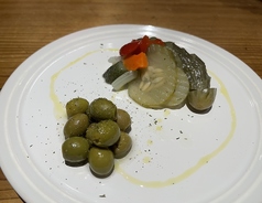 オリーブとピクルス