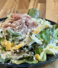 和豚もちぶた生ハムとたっぷりチーズのシーザーサラダ【レギュラーサイズ】