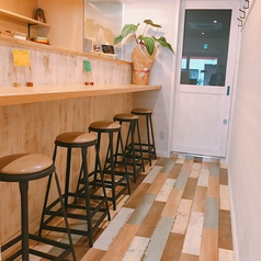 お茶だけ飲んで、ハンバーガーを持ち帰られる方もいらっしゃいます。お話に来たよという方や時間があるからという方など様々。お気軽にご来店下さい。