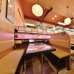 テーブル席は16卓ございます。