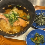 〆のお茶漬けも大好評！山陽電鉄本線・浜の宮駅より徒歩圏内で、デート利用や2軒目にも使いやすい♪