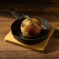 玉ねぎの丸ごとロースト マルドン塩添え