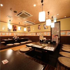 掘りごたつのお席です。他の席とは離れているのでワイワイ盛り上がるコンパや宴会するには最適です。貸切宴会は35名様までOK！